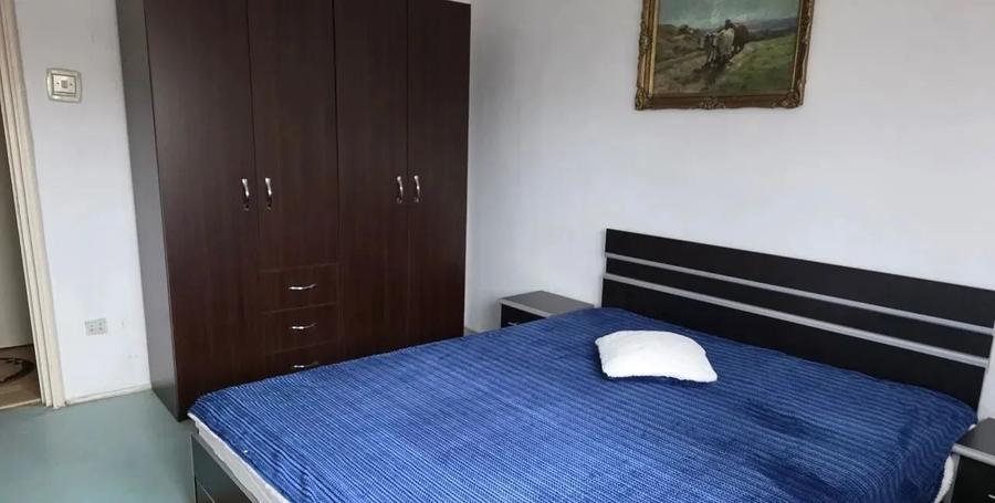 Apartament cu 3 camere semidecomandat în Drumul Taberei