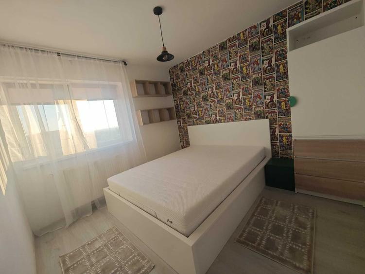 Apartament cu 3 camere semidecomandat în Cățelu