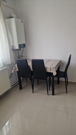 Apartament cu 3 camere decomandat în Calea București