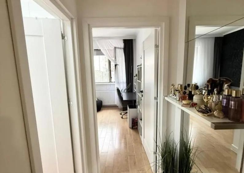 Apartament cu 2 camere semidecomandat în 1 Mai