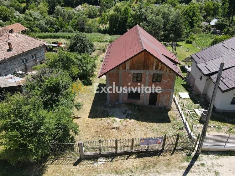 Casă cu Teren 1012 Mp în Merișani
