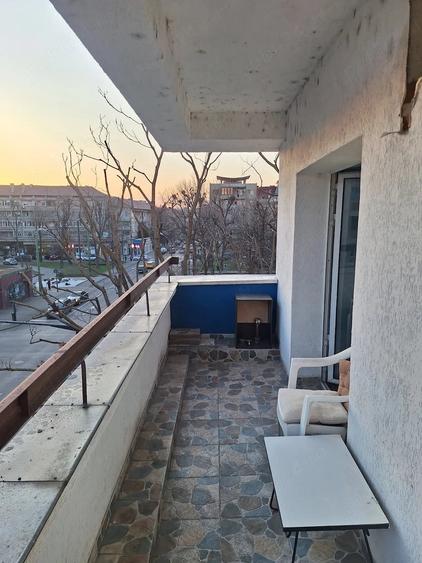Apartament cu 3 camere semidecomandat în Ultracentral