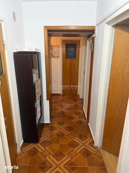 Apartament cu 3 camere decomandat în Titan