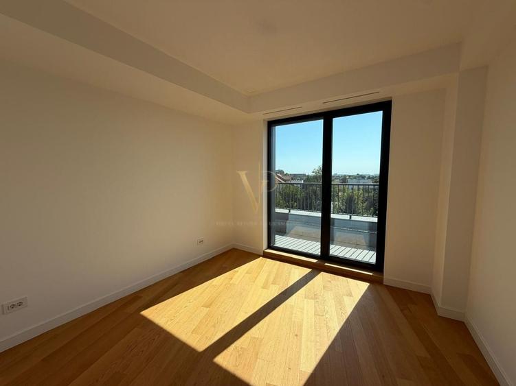 Apartament cu 4 camere decomandat, mobilat în Pipera