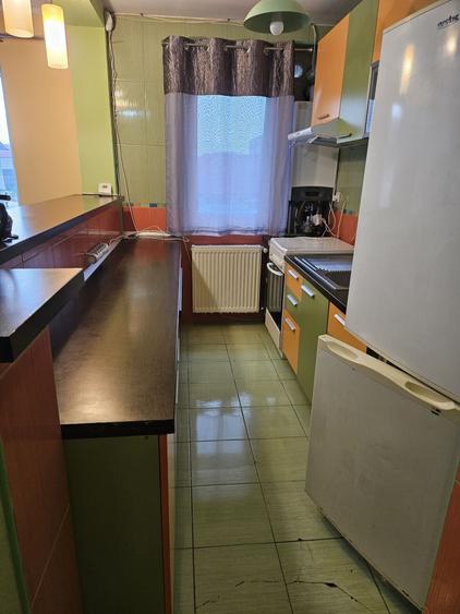Apartament cu 3 camere semidecomandat în George Enescu