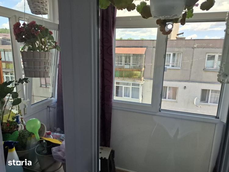 Apartament cu 3 camere semidecomandat în Berca
