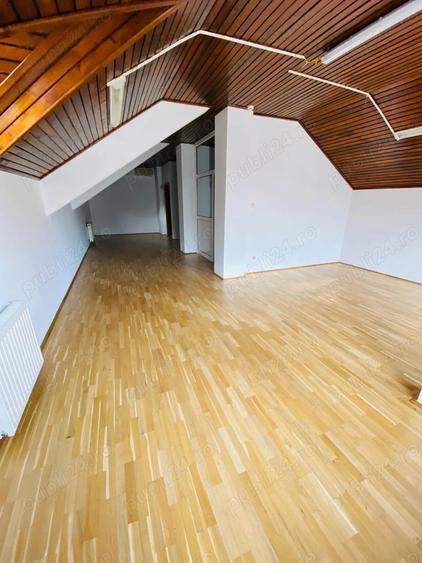 Casă cu 5 camere în Nordului