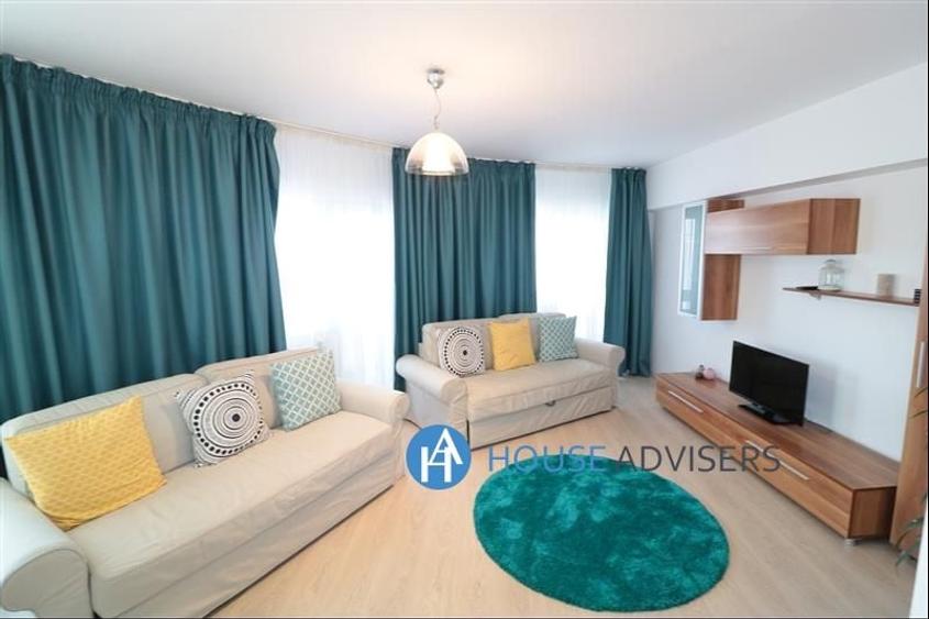 Apartament cu 3 camere, mobilat în Romană