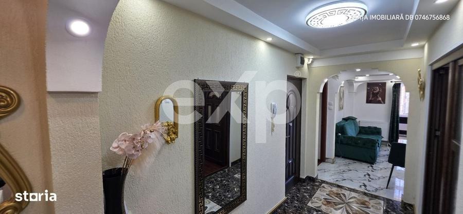 Apartament cu 4 camere decomandat în Central
