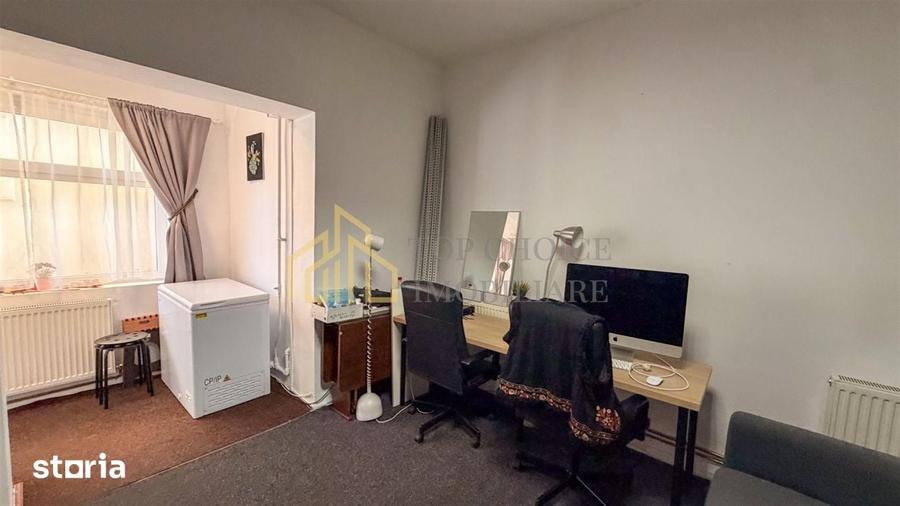 Apartament cu 8 camere în Tei