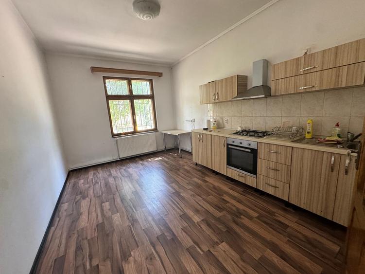 Casă individuală cu 5 camere cu Teren 1500 Mp în Tunari
