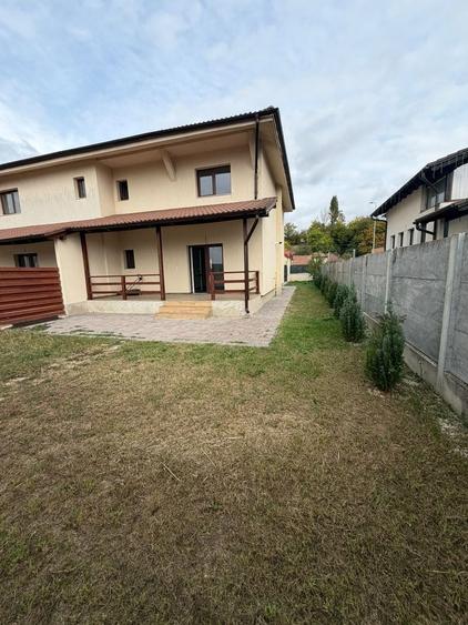Casă individuală cu 4 camere cu Canalizare în Central