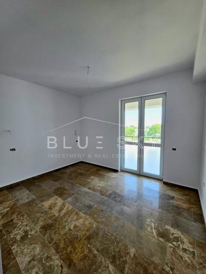 Apartament cu 4 camere decomandat în Faleza Nord