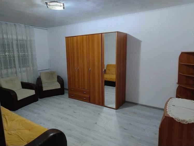 Garsonieră decomandată în Decebal