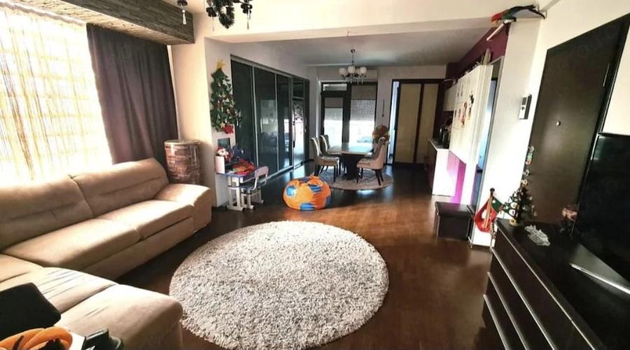 Apartament cu 2 camere decomandat în Trocadero