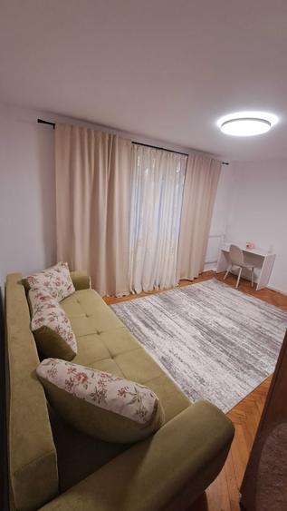 Inchiriez apartament 1 camera decomandat, 32 mp + balcon, Complexul Studentesc - 7