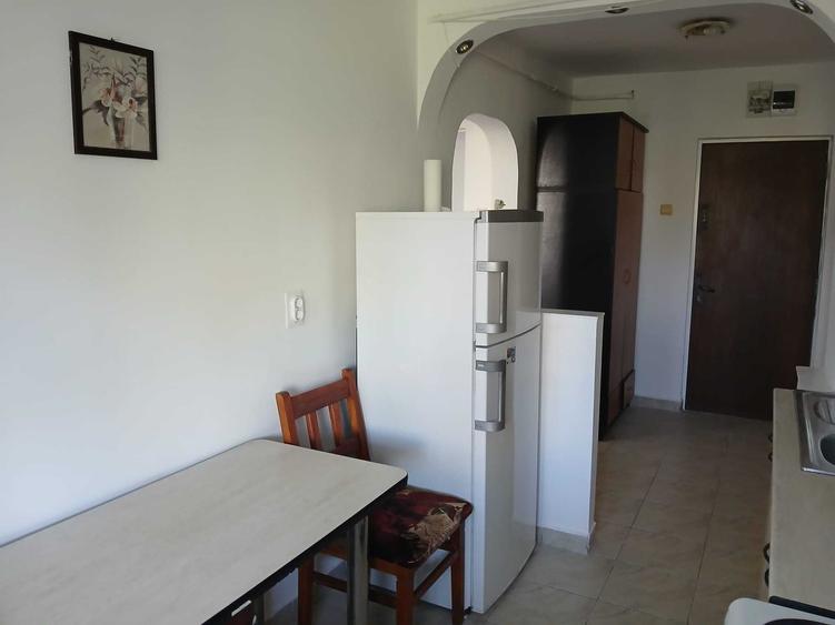 Apartament cu 2 camere decomandat în Podu Roș