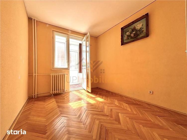 Apartament cu 3 camere în Decebal