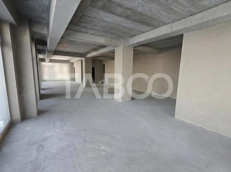 Spatiu Comercial 169 mp utili cu 8 locuri de parcare - Vitrina 13 m - 7