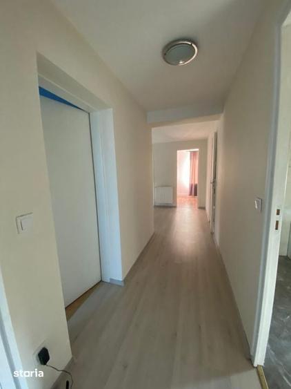 Casă cu 5 camere cu Teren 6880 Mp în Fărcașa