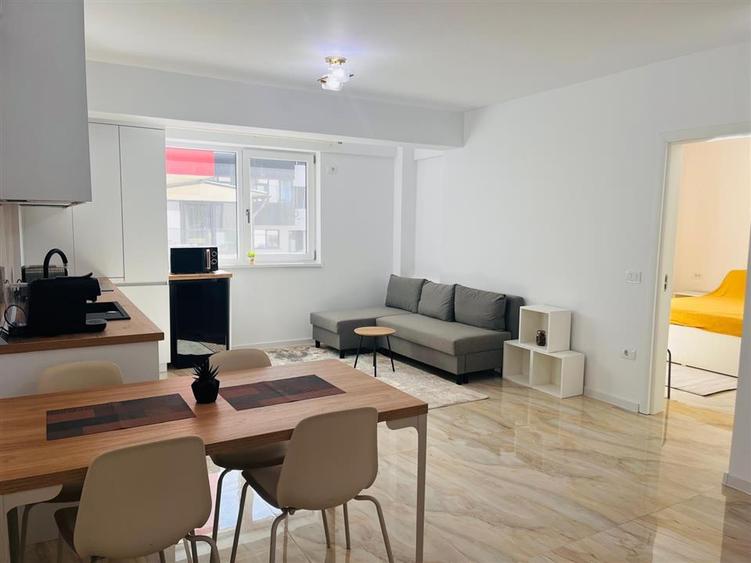 Apartament cu 2 camere semidecomandat, mobilat în Calea București