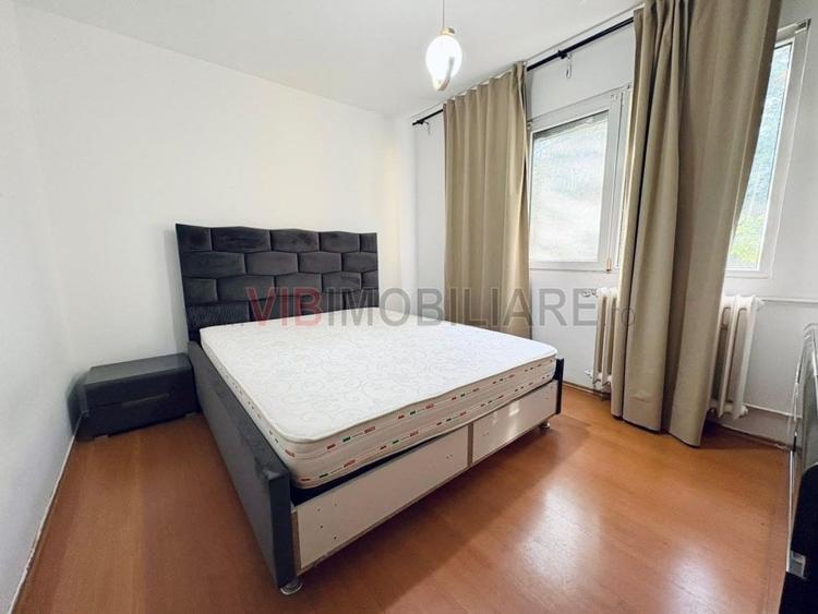 Apartament cu 4 camere semidecomandat în Gorjului