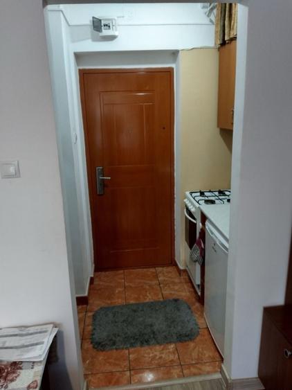 Garsonieră decomandată în Central