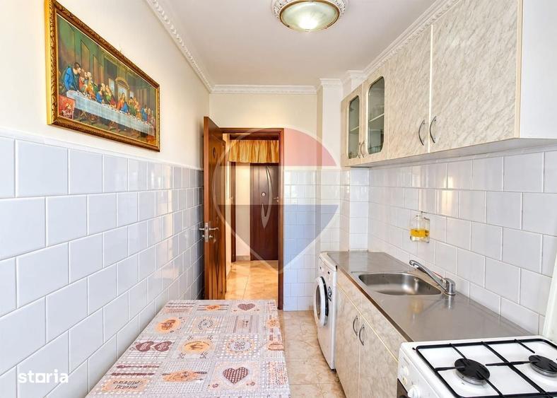 Apartament cu 3 camere decomandat în Central