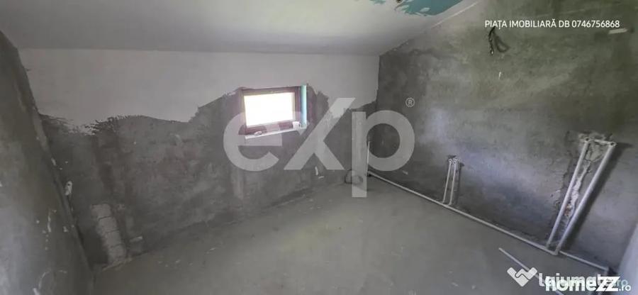 Casă cu 7 camere cu Teren 2000 Mp în Colacu