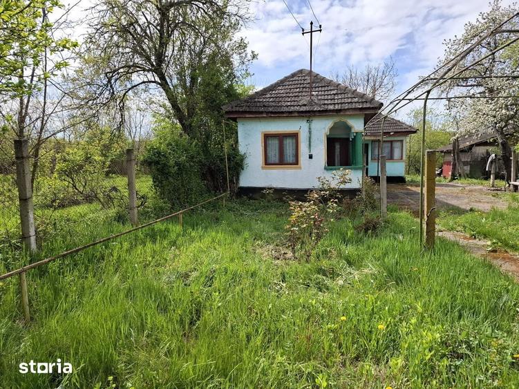 Teren de 3478 mp, în Podenii Noi