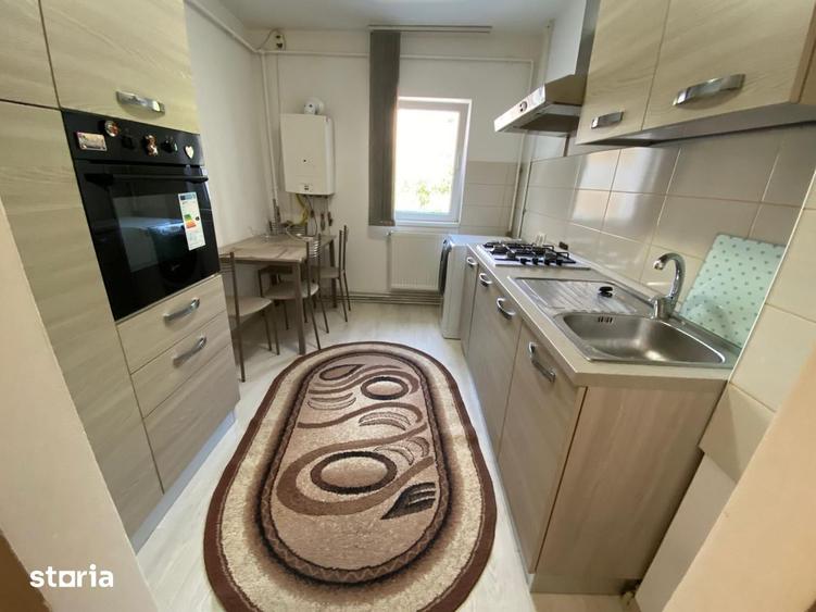 Apartament cu 2 camere semidecomandat, mobilat în Central
