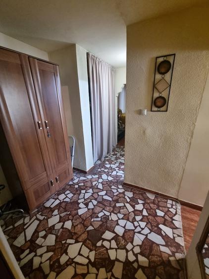Apartament cu 3 camere decomandat, mobilat în Casa de Cultură