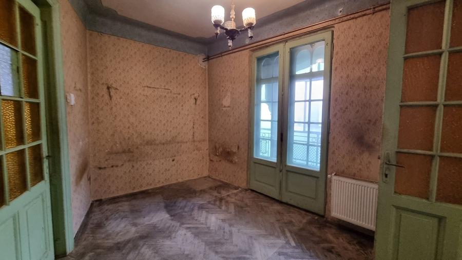 Apartament cu 4 camere decomandat în Calea Victoriei