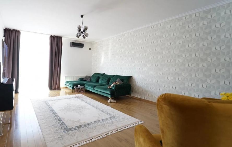 Apartament cu 3 camere semidecomandat, mobilat în Plopilor