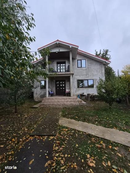 Casă cu 4 camere în Prăjești