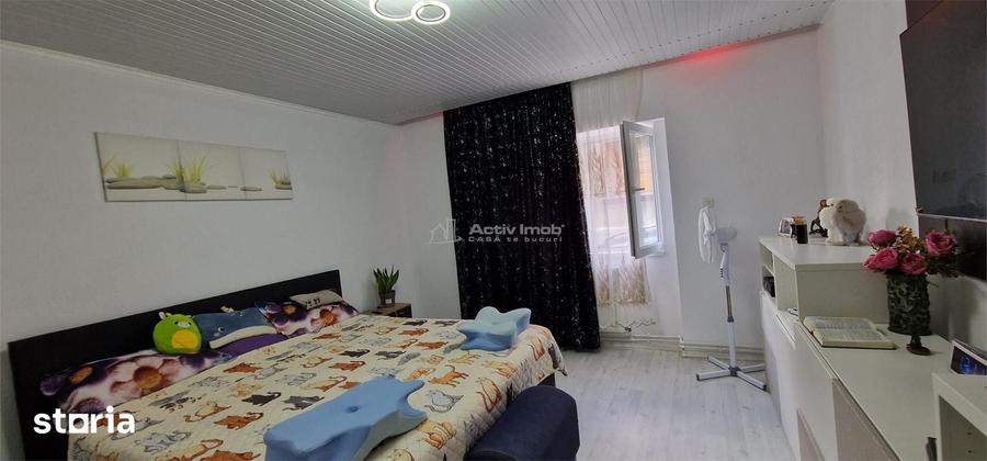 Casă cu 6 camere cu Teren 216 Mp în Muncitoresc