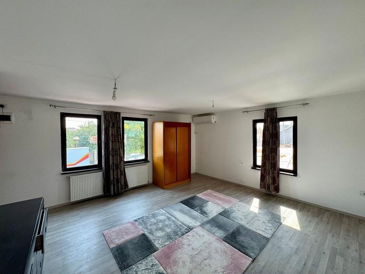 Casă cu 3 camere cu Canalizare în Tunari