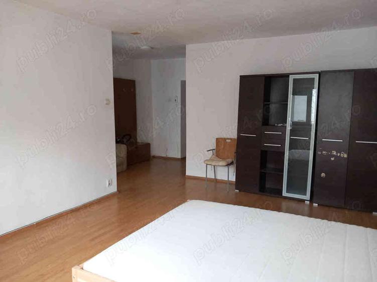 Garsonieră decomandată în Vitan