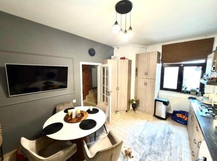 Apartament cu 4 camere în Dacia