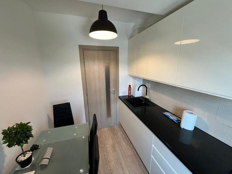Apartament cu 3 camere decomandat în Nicolina