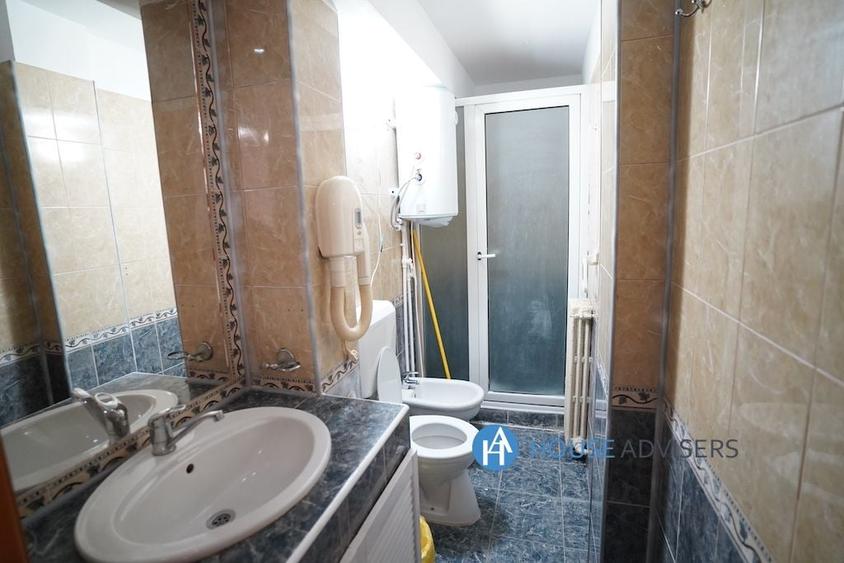 Apartament cu 3 camere, mobilat în Romană
