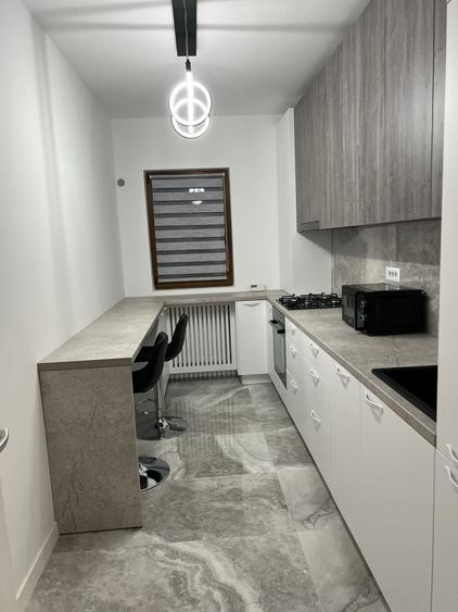 Apartament cu 2 camere decomandat, mobilat în Central