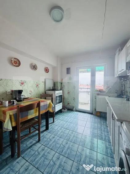 Apartament cu 4 camere semidecomandat în Câmpia Turzii