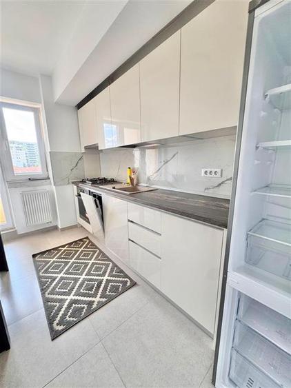 Apartament cu 2 camere decomandat în Tractorul