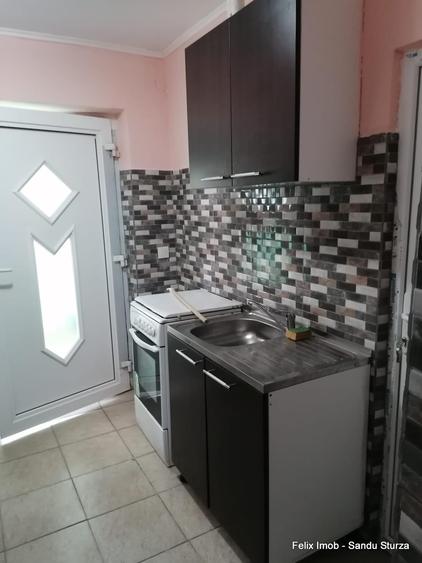 Casă cu 3 camere cu Garaj în Lipova