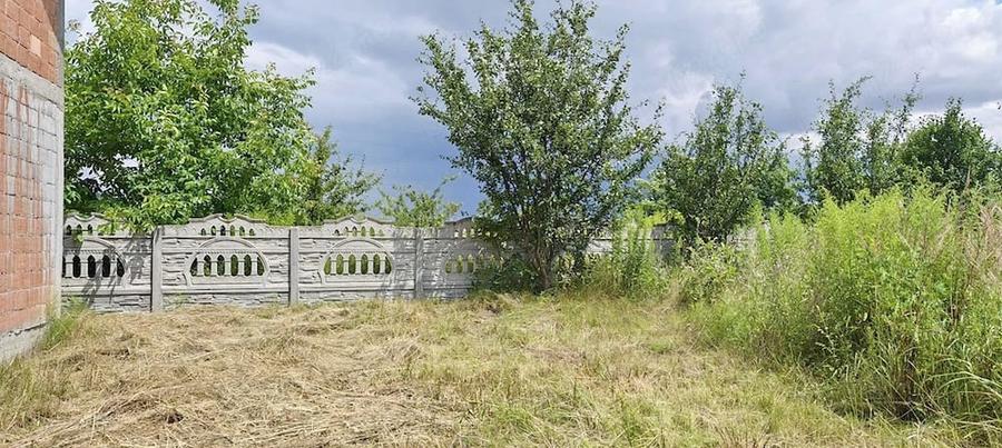 Casă cu 4 camere cu Teren 730 Mp în Sânpetru