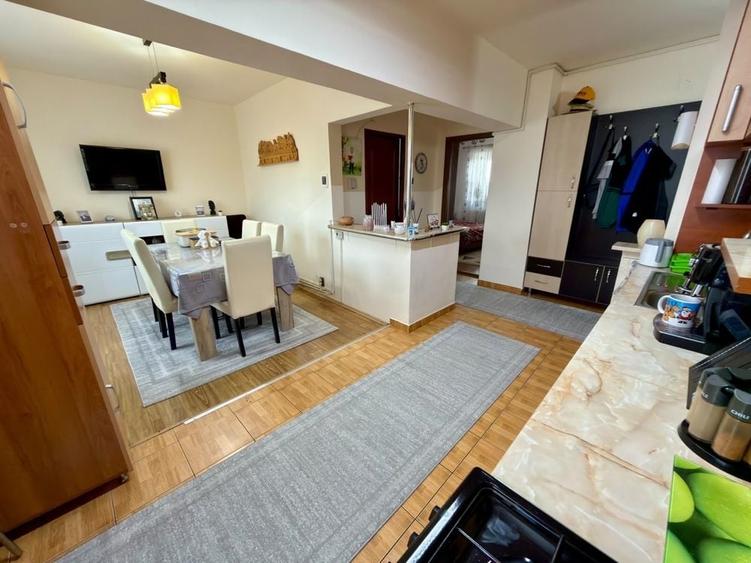 Apartament cu 3 camere decomandat în Ungheni