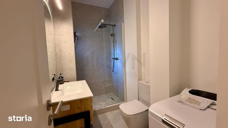 Apartament cu 3 camere semidecomandat în Aviatorilor