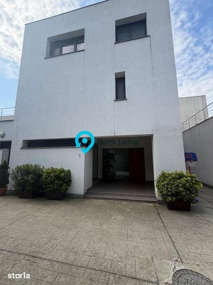 Casă cu 6 camere cu Teren 460 Mp în Central