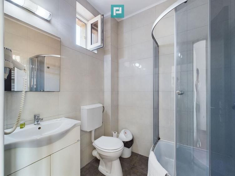 Casă individuală cu 24 camere cu Canalizare în Nord